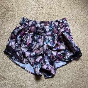 Lululemon hotty hot 4” shorts